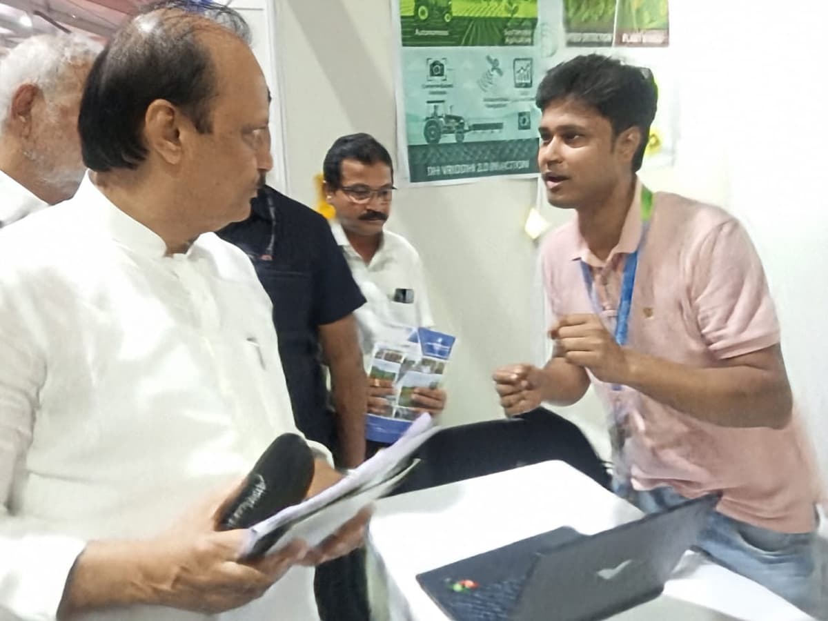 Founder Deepak explaining the project